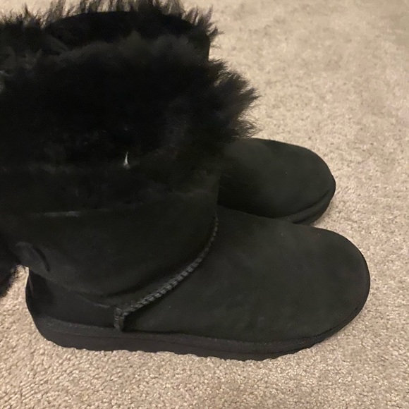 UGG Boots size 6 - Picture 2 of 5